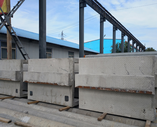 業（yè）臻建材--預製（zhì）飄窗性能檢驗現場